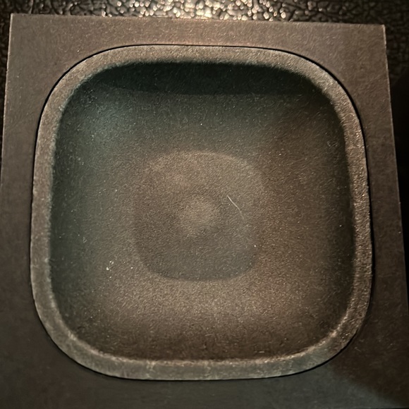 POWERBEATS PRO BOX 📦 ONLY Instructions included - Picture 3 of 6